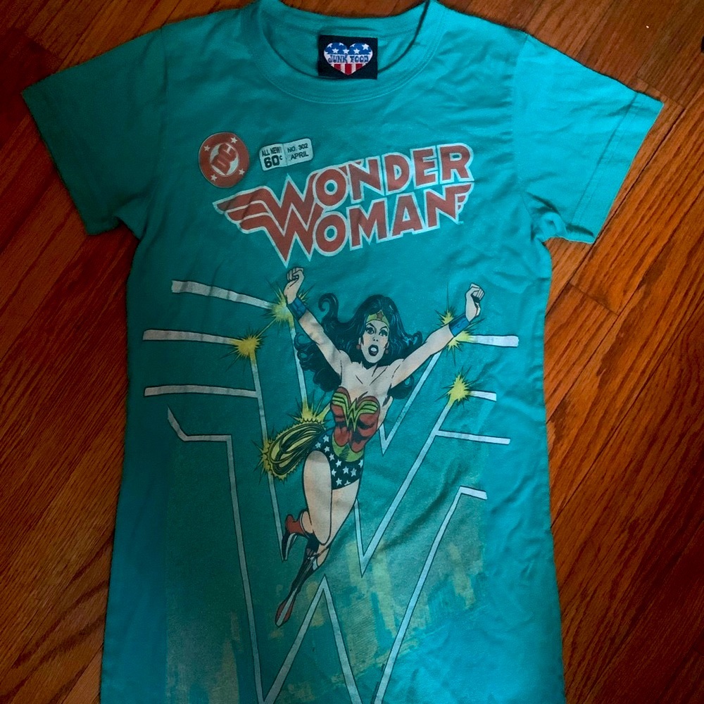 Fun superhero Junk Food tee shirt. Fits like XS. In great condition.